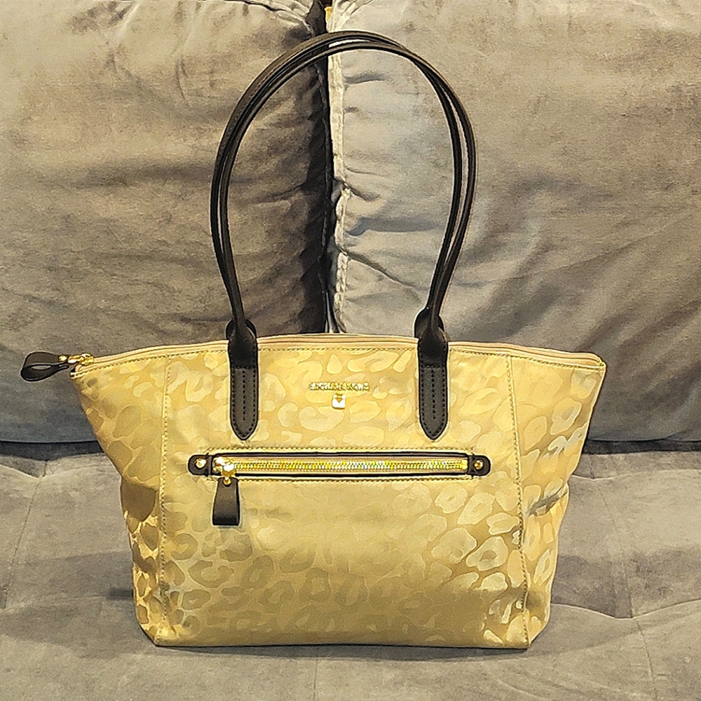 MICHAEL KORS KELSEY GOLD NYLON LEOPARD PRINT & BLACK LEATHER MEDIUM TOTE BAG